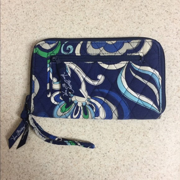 Vera Bradley Handbags - Vera Bradley Wallet/Wristlet BUY TODAY ONLY ❤️